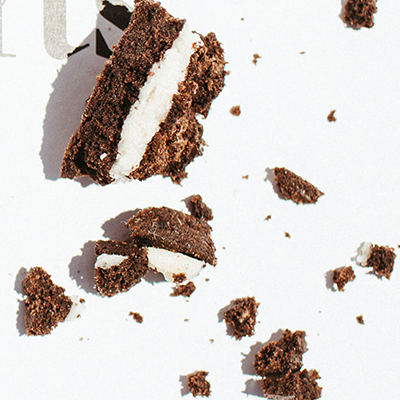 delta-8-chocolate-cream-cookies-crumb